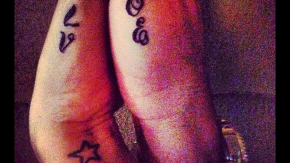 Nabilla et Thomas (les Anges 5) : leur tatouage LOVE commun... pour la vie ?
