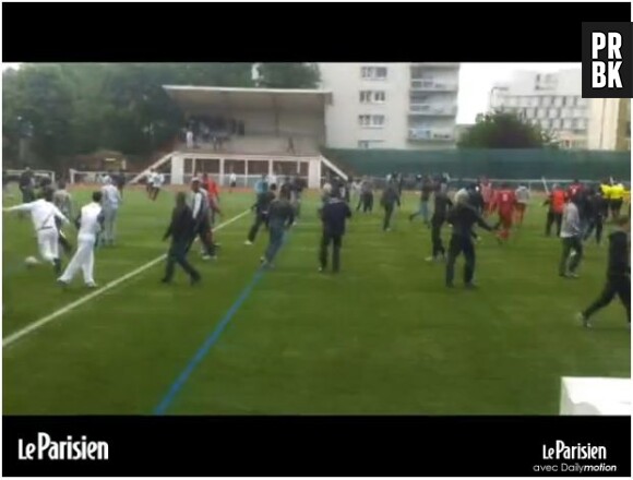 Ambiance guérilla urbaine pendant un match amateur à Ivry-sur-Seine