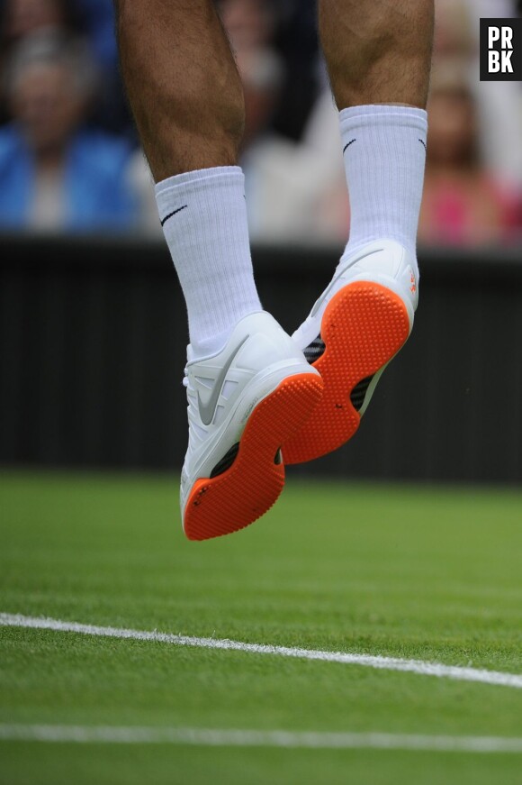 Les semelles oranges de Roger Federer à Wimbledon 2013