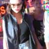 Selena Gomez s'énerve contre des paparazzis à la sortie du concert de Beyoncé à Los Angeles