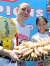 Joey Chestnut est devenu le plus grand mangeur de Hot-Dogs avec 69 sandwichs avalés lors du concours organisé à New York le 4 juillet 2013