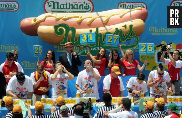 Joey Chestnut est devenu le plus grand mangeur de Hot-Dogs avec 69 sandwichs avalés lors du concours organisé à New York le 4 juillet 2013