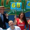 Joey Chestnut est devenu le plus grand mangeur de Hot-Dogs avec 69 sandwichs avalés lors du concours organisé à New York le 4 juillet 2013