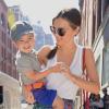 Miranda Kerr : le petit Flynn très proche de sa maman à New York le 8 juillet 2013