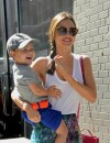 Miranda Kerr : son fils Flynn a les mains baladeuses à New York le 8 juillet 2013