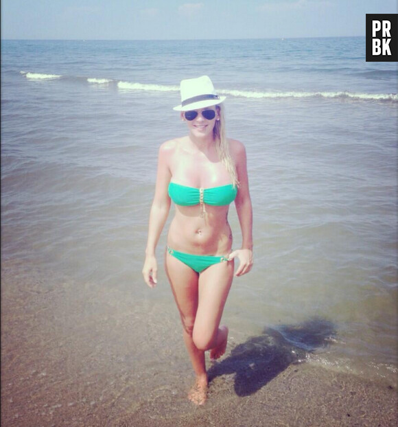 Amélie Neten : l'ancienne candidate des Anges de la télé-réalité 5 en bikini à la plage