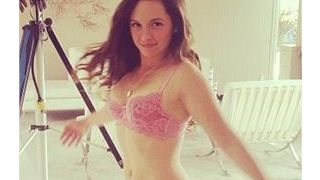 Mackenzie Rosman ultra sexy pour Maxim : l'ex Rosie de 7 à la maison met le feu au magazine