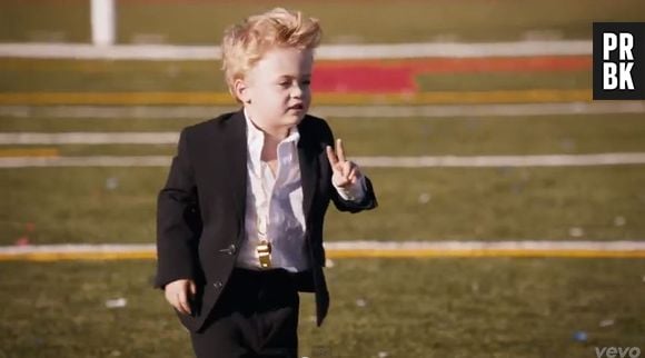 Robin Thicke ft. 2 Chainz, Kendrick Lamar - Give it 2 u, le clip en pleine polémique Miley Cyrus