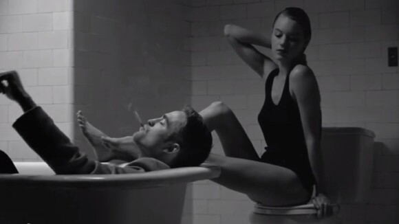 Robert Pattinson pour la pub Dior Homme : sexy badboy dans la version non-censurée