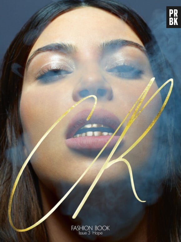 Kim Kardashian pose enceinte pour le magazine CR Fashion Book sous l'objectif de Karl Lagerfeld