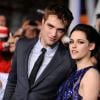 Robert Pattinson et Kristen Stewart lors d'une avant-première