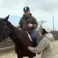 L'amour est dans le pré 2013 : Damien se lance à cheval pour les beaux yeux d'Elodie.