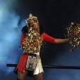 M.I.A. : après son doigt d'honneur au Superbowl 2012, la NFL porte plainte contre la chanteuse