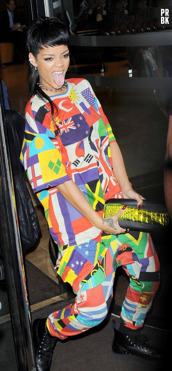 Rihanna la joue Miley Cyrus, le 11 septembre 2013 à Londres