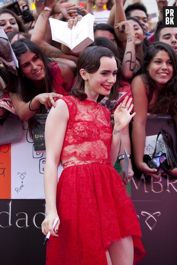 Lily Collins, la fille de Phil Collins, choisie comme égérie Lancôme