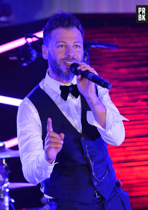 Christophe Maé est en concert au Palais des Sports puis en tournée dans toute la France avec son album "Je veux du bonheur" jusqu'au printemps 2014 (ici en photo au W9 Home Festival)