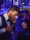 Christophe Maé est en concert au Palais des Sports puis en tournée dans toute la France avec son album "Je veux du bonheur" jusqu'au printemps 2014 (ici en photo au W9 Home Festival)