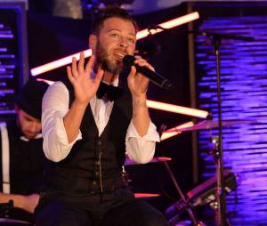 Christophe Maé est en concert au Palais des Sports puis en tournée dans toute la France avec son album "Je veux du bonheur" jusqu'au printemps 2014 (ici en photo au W9 Home Festival)