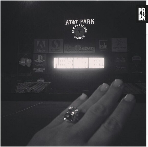 Kim Kardashian : sa bague de fiançailles sur Instagram, le 22 octobre 2013