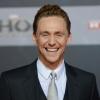 Tom Hiddleston souriant à l'avant-première de Thor : le monde des ténèbres à Berlin le 27 octobre 2013