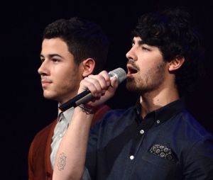 Jonas Brothers : l'album "V" ne sortira pas dans les bacs