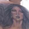 Selena Gomez : la soeur d'une fan se fait tatouer le visage de la chanteuse pour gagner des places de concert