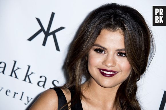 Selena Gomez en mode femme fatale, le 7 novembre 2013 à L.A