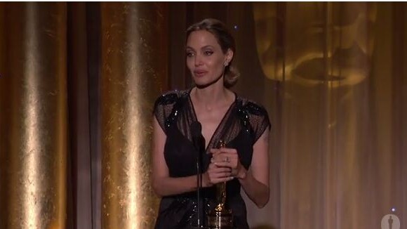 Angelina Jolie reçoit un Oscar d'honneur : Brad Pitt au bord des larmes