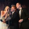 Taylor Swift, le Prince William et Bon Jovi chantent sur scène à Londres le 26 novembre 2013