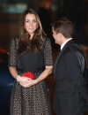 Kate Middleton arrive au gala de charité organisé par SportsAid à Londres le 28 novembre 2013