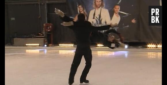 Ice Show : Tatiana Golovin en pleine répétition du porté en écharpe