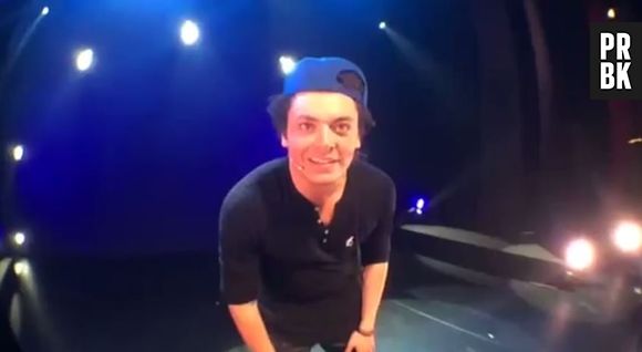 Kev Adams : Cauet, déguisé en Père Noël, lui a rendu visite sur la scène du Bataclan, le 19 décembre 2013