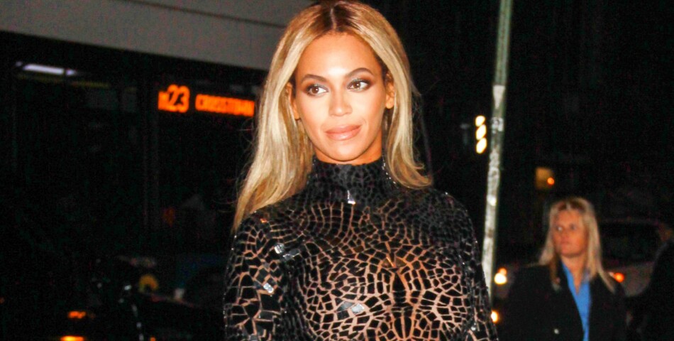 Beyoncé très sexy pour fêter la sortie de son nouvel album à New York le 21 décembre 2013