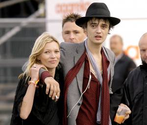 Kate Moss et Pete Doherty en 2005 au Festival de Glastonburry