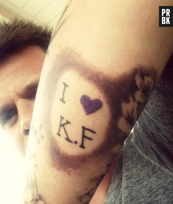 Keen'V dévoile la suite de son tatouage sur Facebook, un hommage à ses fans