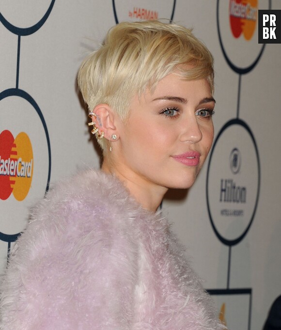 Miley Cyrus en rose pour une soirée pré-Grammy Awards, le 25 janvier 2014
