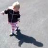 Des bébés découvrent leurs ombres pour la première fois