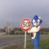 Rémi Gaillard : Sonic dépasse les limites (de vitesse) dans sa dernière vidéo
