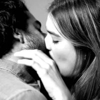 [VIDEO] Magnifique et émouvant : des inconnus s'embrassent pour la première fois
