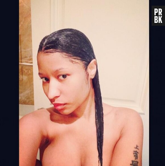 Nicki Minaj : toplesse et naturelle en selfie