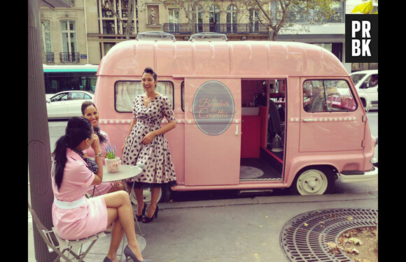 Le Boudoir des Cocottes : un beauty van tout droit sorti des années 50 pour coiffure, manucure et maquillage
