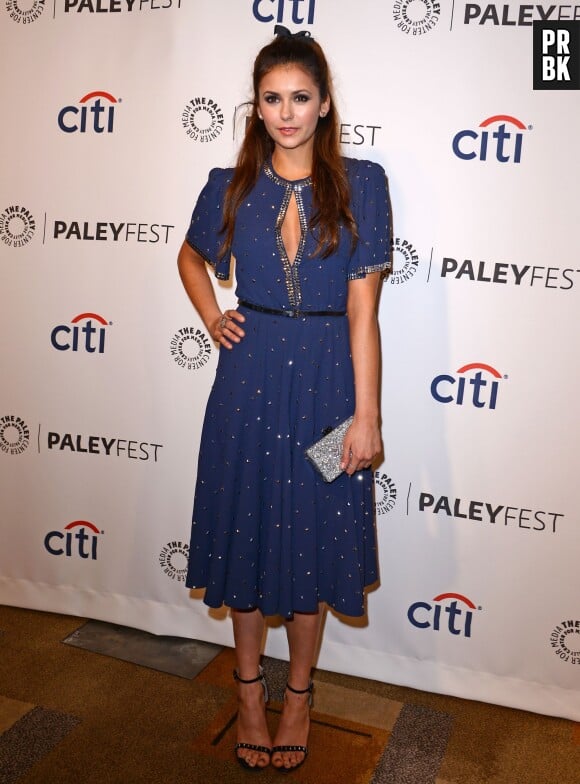 Nina Dobrev en robe bleu-nuit au PaleyFest pour Vampire Diaries le 22 mars 2014