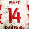 Thierry Henry : un maillot dédicacé sur le tournage d'Entourage, le 1er avril 2014 à L.A