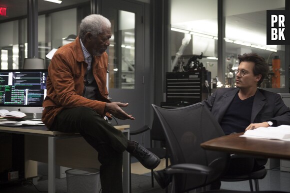 Johnny Depp et Morgan Freeman dans Transcendance, au cinéma le 4 juin 2014