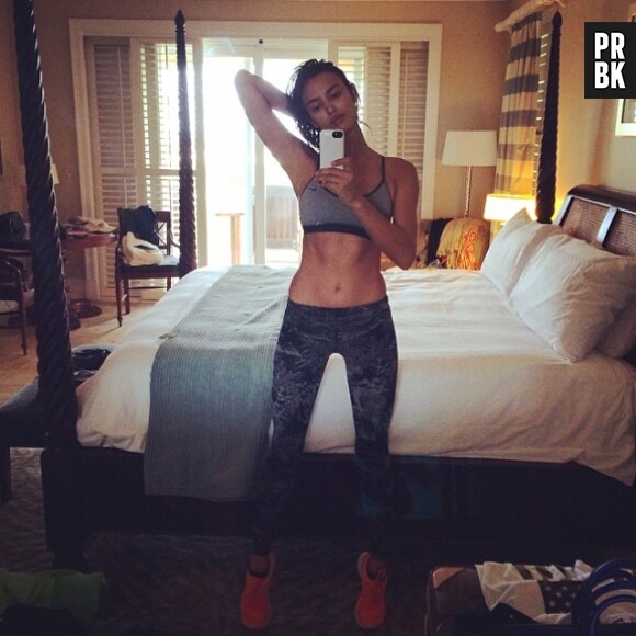 Irina Shayk : selfie sportif aux Bahamas en avril 2014