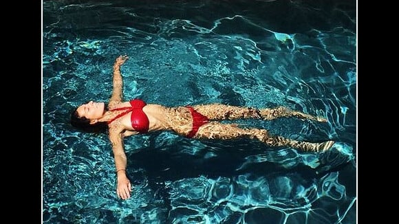 Laury Thilleman exhibe son corps de rêve en bikini sur Instagram