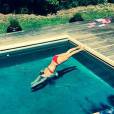  Laury Thilleman en mode "plouf dans la piscine", le 23 avril 2014 sur Instagram 