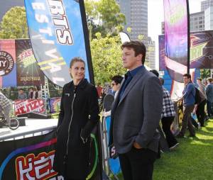 Castle saison 6, épisode 21 : Nathan Fillion et Stana Katic sur une photo