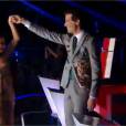 Jenifer assume ses rondeurs en dansant avec Mika lors des demi-finales de The Voice 3 le 3 mai 2014
