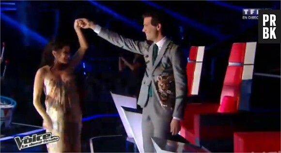 Jenifer assume ses rondeurs en dansant avec Mika lors des demi-finales de The Voice 3 le 3 mai 2014